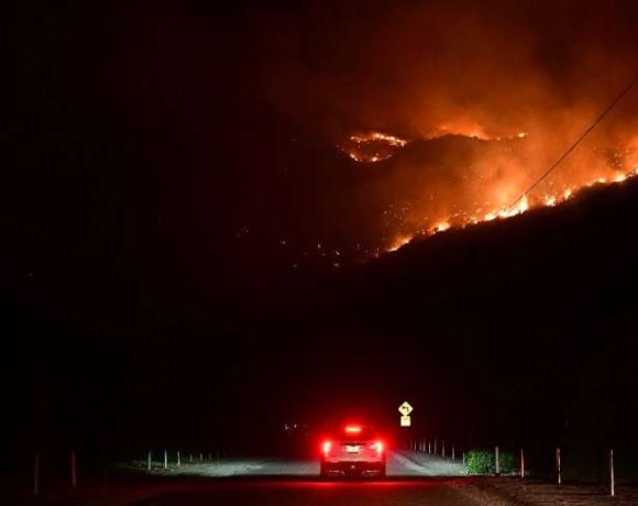 New study quantifies link between climate crisis, wildfires